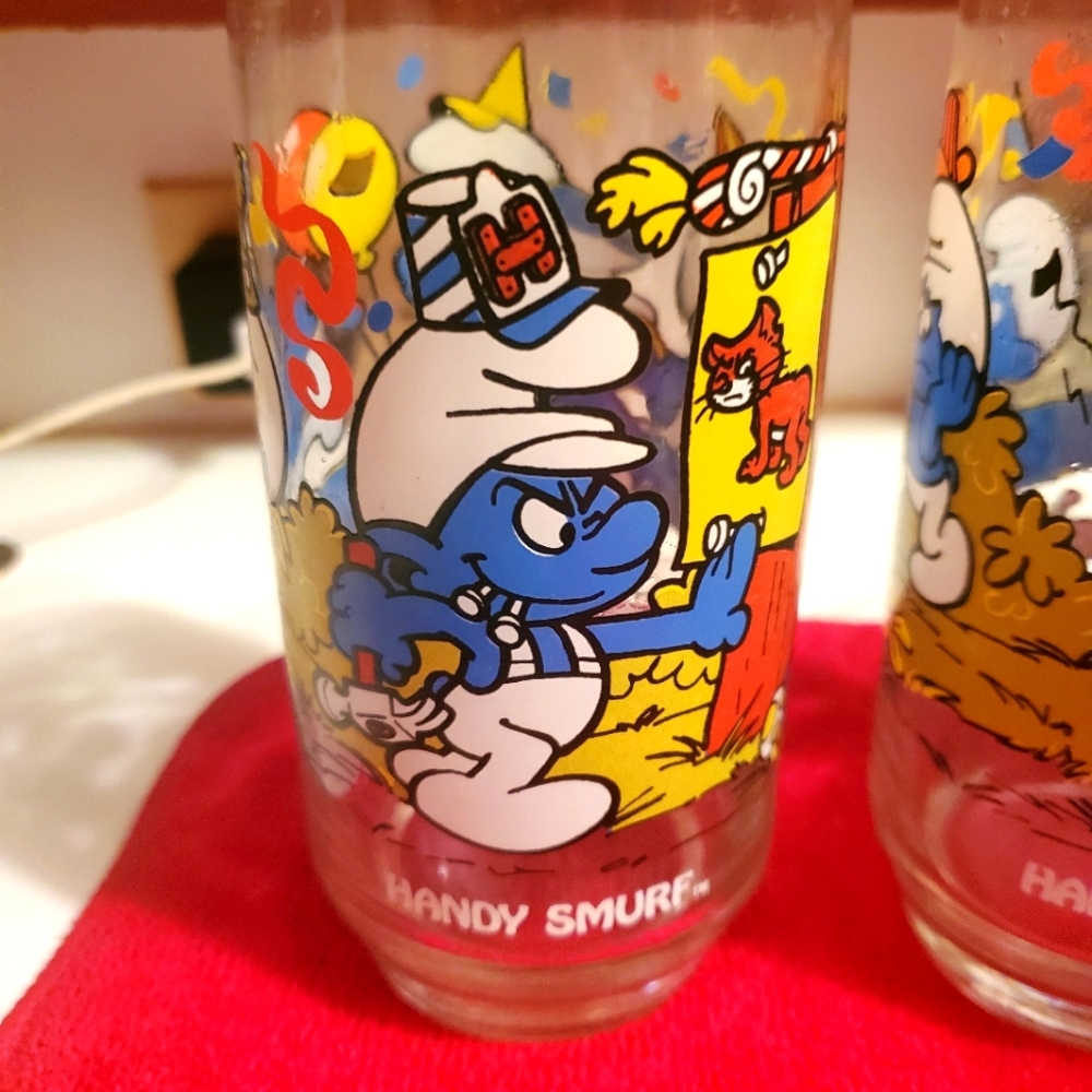 Collectable Handy Smurf Glass